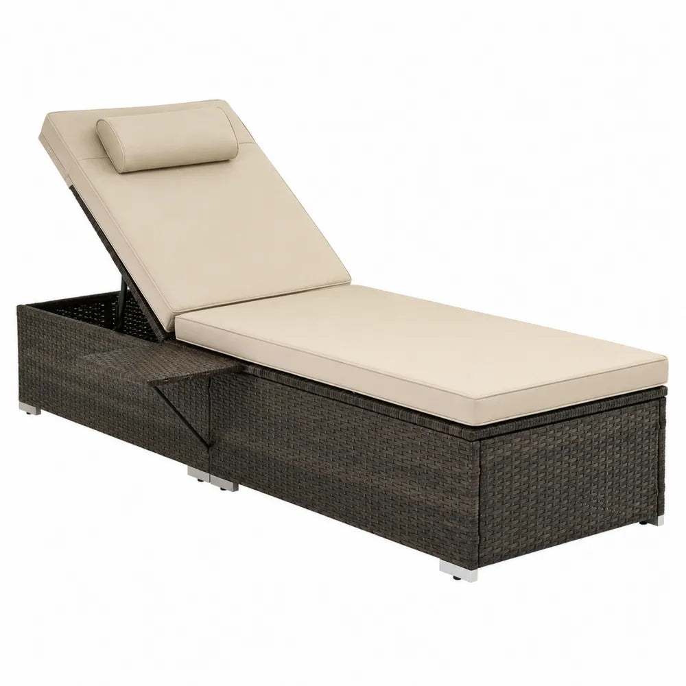 Verstellbare Sonnenliege aus Polyrattan mit hellbeigem Kissen